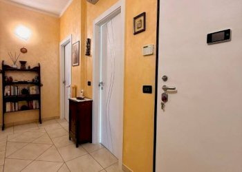 Disimpegno - Three-room apartment piazza Gustavo Modena, 4, Torino (neighborhood Sassi) - photo 5