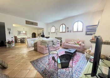 Salone - Villa viale dei Ligustri, Ravenna (zona Porto Corsini) - foto 6