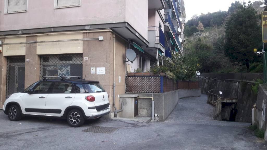 Facciata - Box corso Luigi Andrea Martinetti, Genova (zona Sampierdarena) - foto 2