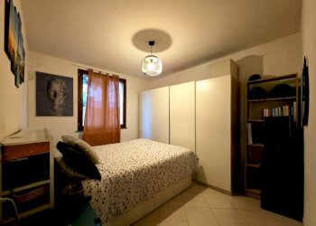 Camera da letto - Trilocale strada Traversetolo, SN, Parma - foto 12