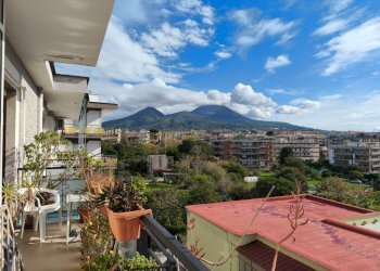 Balcone - Appartamento via Zumbini, 18, Portici - foto 1