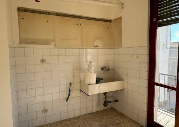 Cucina - Appartamento via Virginio Arzani, 43, Tortona - foto 3