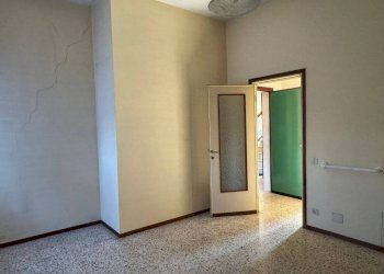 Stanza non arredata - Appartamento via Virginio Arzani, 43, Tortona - foto 5