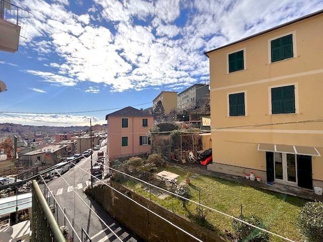 Vista - Bilocale via Antonio Burlando, 27, Genova (zona Staglieno) - foto 1