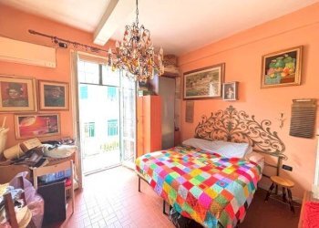 Camera da letto - Bilocale via Antonio Burlando, 27, Genova (zona Staglieno) - foto 2