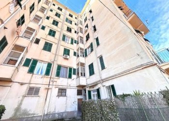 Facciata - Bilocale via Antonio Burlando, 27, Genova (zona Staglieno) - foto 11