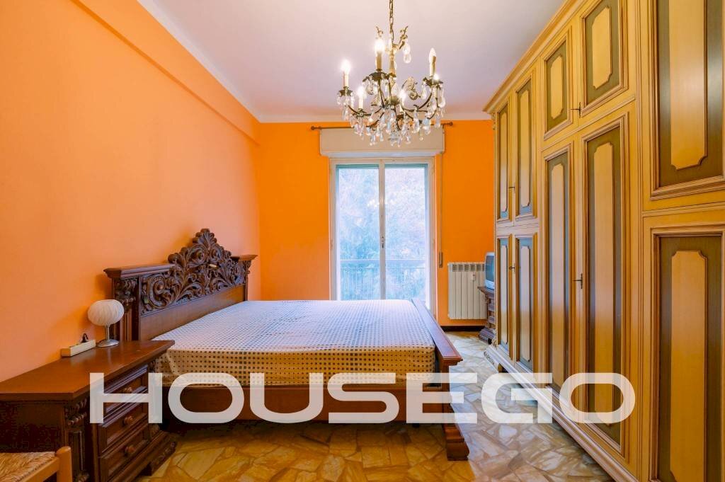 Camera da letto - Three-room apartment via Giovanni Santolini, 30, Genova (neighborhood Marassi) - photo 1