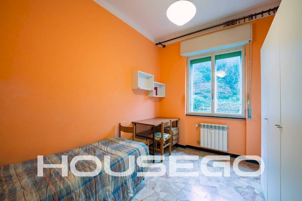 Camera da letto - Three-room apartment via Giovanni Santolini, 30, Genova (neighborhood Marassi) - photo 2