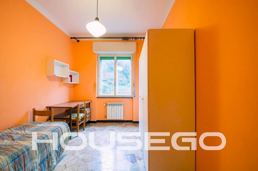 Camera da letto - Three-room apartment via Giovanni Santolini, 30, Genova (neighborhood Marassi) - photo 3