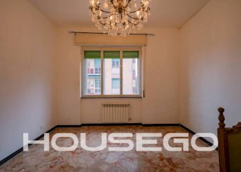 Camera da letto - Trilocale via Giovanni Santolini, 30, Genova (zona Marassi) - foto 9