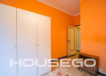 Camera da letto - Trilocale via Giovanni Santolini, 30, Genova (zona Marassi) - foto 4