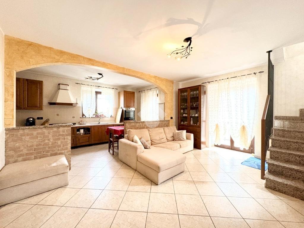 Quadrilocale Via dora, La Loggia - foto 1