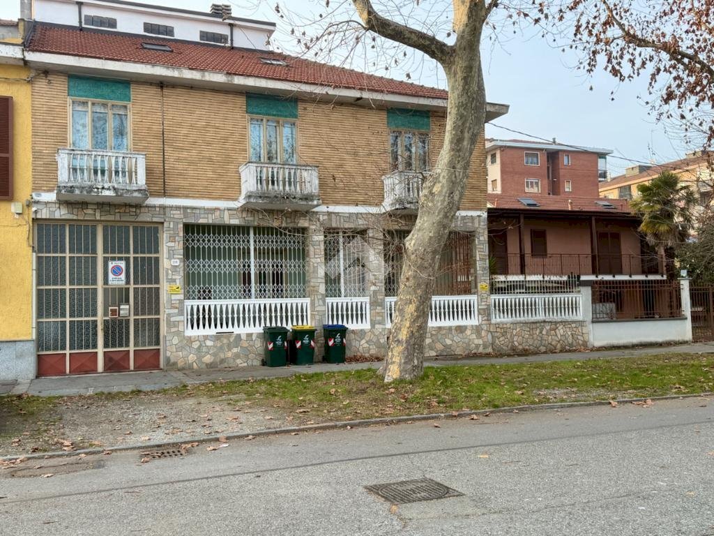 Three-family Villa Via Amedeo Modigliani, Torino (neighborhood Centro Europa) - photo 1