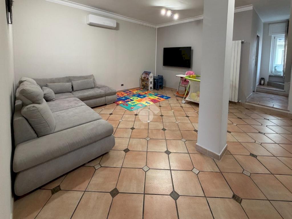 Portion of a house Via A. Vespucci, Grugliasco - photo 1