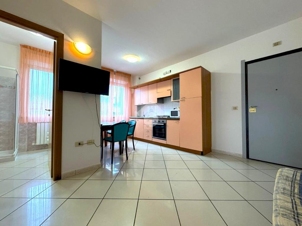 Three-room apartment Via Violante del Prete, Cattolica - photo 2