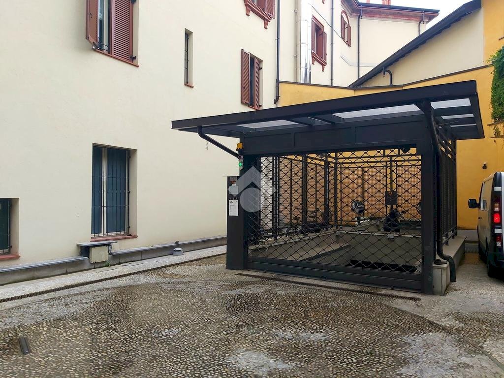 Box Viale Di Porta Vercellina, Milano (neighborhood San Vittore) - photo 1