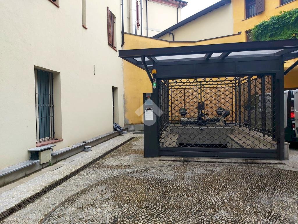 Box Viale Di Porta Vercellina, Milano (neighborhood San Vittore) - photo 3