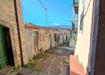 Edificio all\'aperto - Casa indipendente via Cesare Battisti
 
13, Castiglione di Sicilia - foto 2