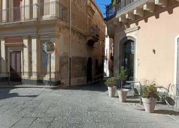 Edificio all\'aperto - Casa indipendente via Cesare Battisti
 
13, Castiglione di Sicilia - foto 3