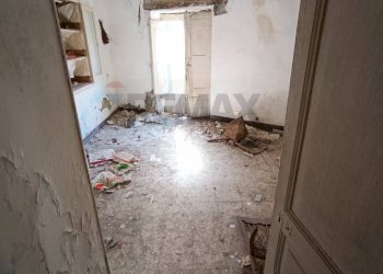Stanza vuota - Casa indipendente via Cesare Battisti
 
13, Castiglione di Sicilia - foto 13