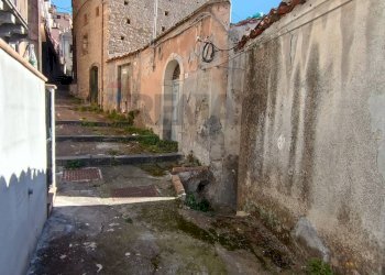 Edificio all\'aperto - Casa indipendente via Cesare Battisti
 
13, Castiglione di Sicilia - foto 23