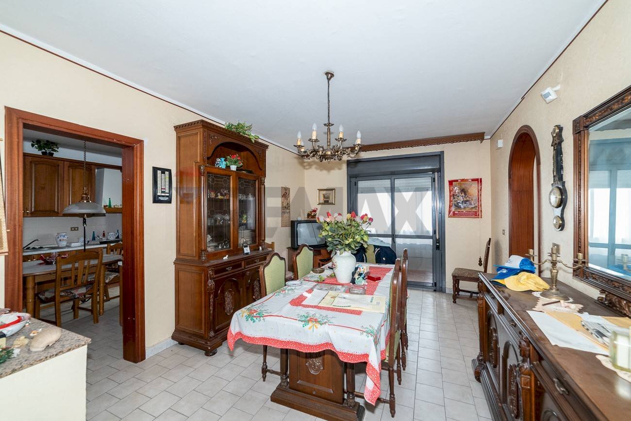 Sala da pranzo - Quadrilocale Viale Moncada
 
13, Catania - foto 1