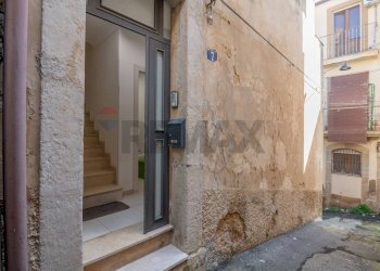 Edificio all\'aperto - Casa indipendente Via Volta Grasso
 
7, Caltagirone - foto 3