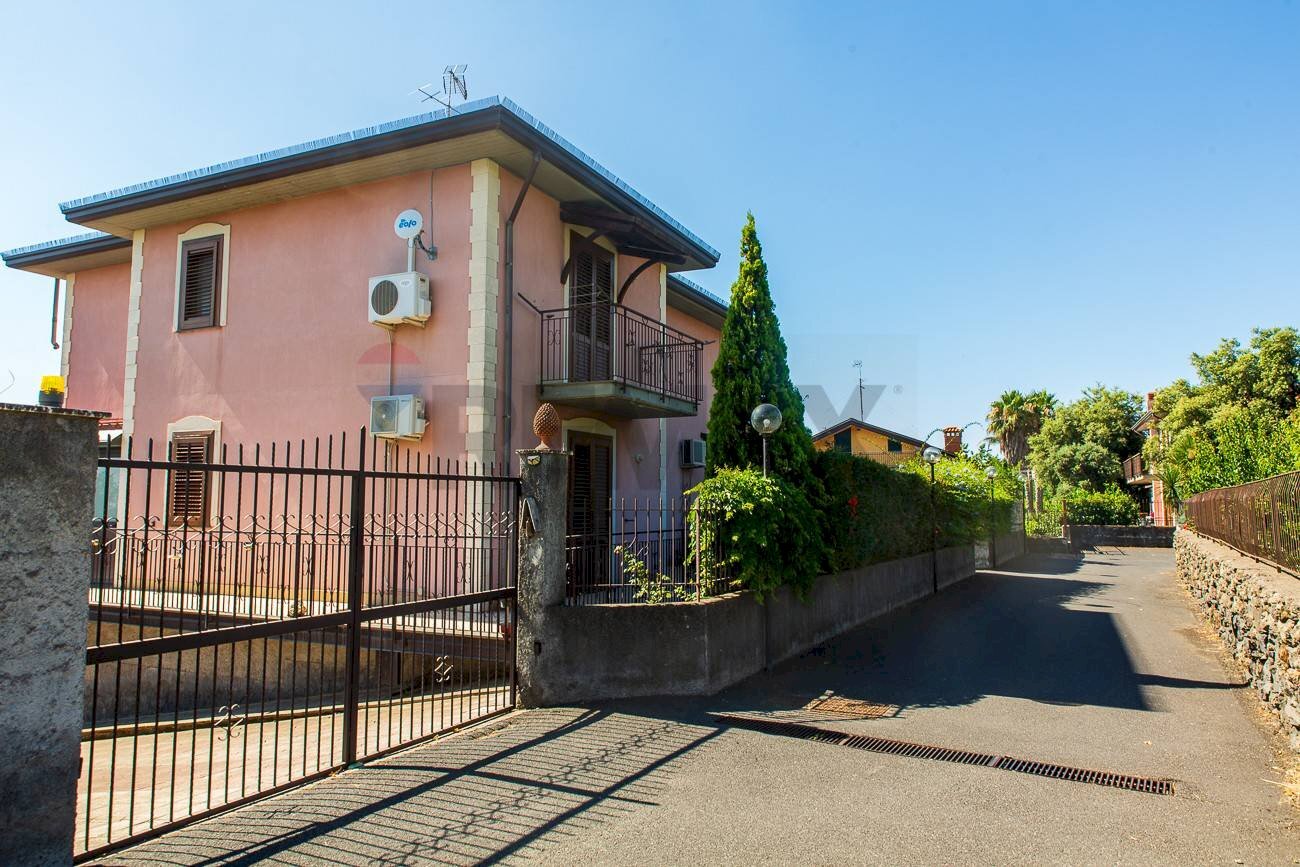 Casa all\'aperto - Casa semi indipendente via Archimede
 
13, Trecastagni - foto 2