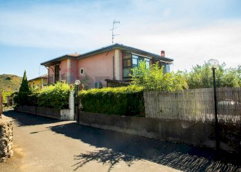 Casa all\'aperto - Casa semi indipendente via Archimede
 
13, Trecastagni - foto 1