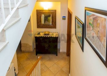 Hall / corridoio - Casa semi indipendente via Archimede
 
13, Trecastagni - foto 38