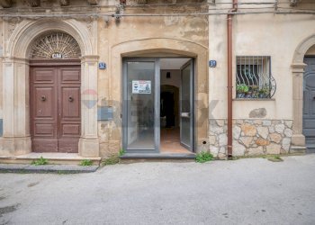Edificio all\'aperto - Magazzino via ex matrice
 
59, Caltagirone - foto 1
