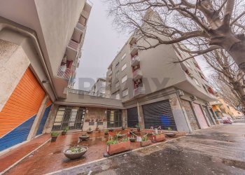 Edificio all\'aperto - Bilocale Roma - foto 3