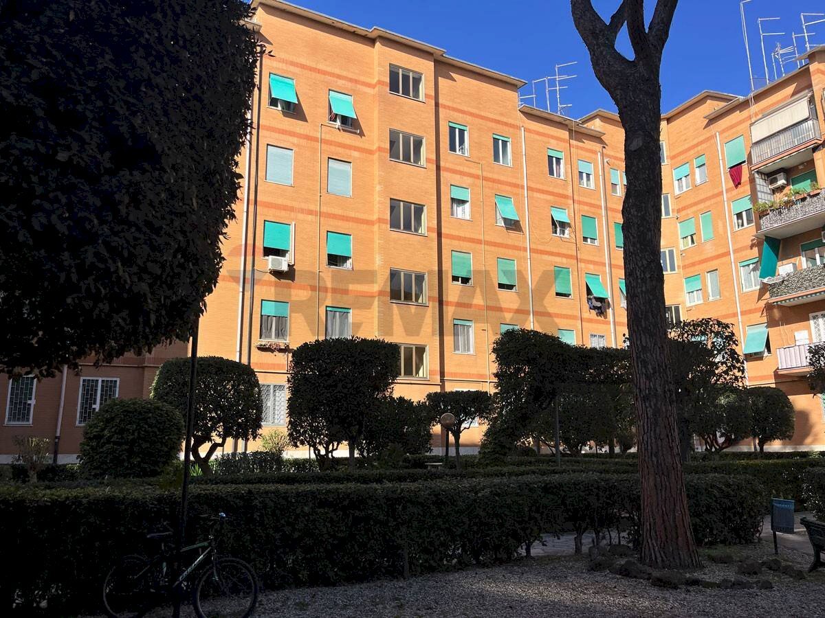 Edificio all\'aperto - Three-room apartment Roma - photo 1