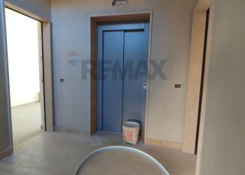 Hall / corridoio - Semi-detached house via Gladioli
 
7, Nettuno - photo 7