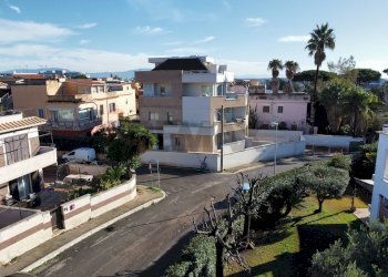 Edificio all\'aperto - Semi-detached house via Gladioli
 
7, Nettuno - photo 13