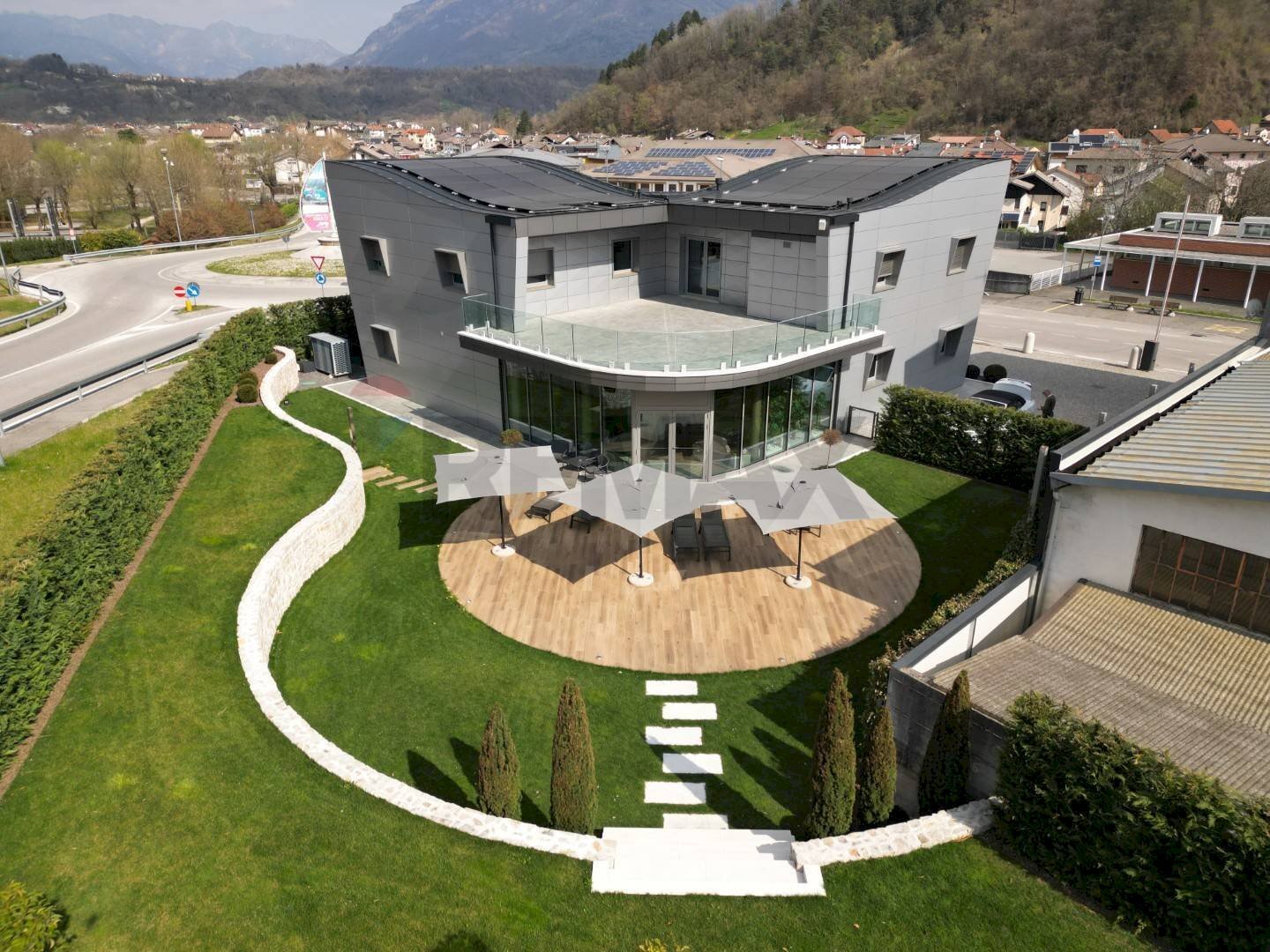 Casa all\'aperto - Locale Commerciale Via Venezia
 
21, Alpago - foto 1