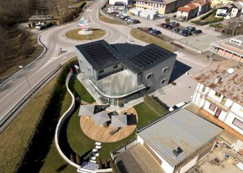 Edificio all\'aperto - Locale Commerciale Via Venezia
 
21, Alpago - foto 2