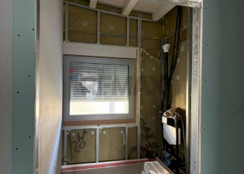 Bagno - Locale Commerciale Via Venezia
 
21, Alpago - foto 24