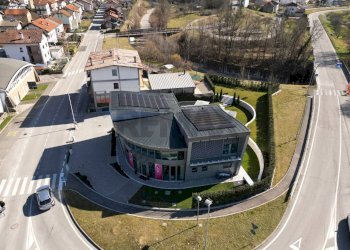 Edificio all\'aperto - Locale Commerciale Via Venezia
 
21, Alpago - foto 31