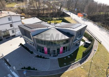 Edificio all\'aperto - Laboratorio Via Venezia
 
21, Alpago - foto 5