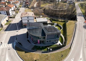 Edificio all\'aperto - Laboratorio Via Venezia
 
21, Alpago - foto 30