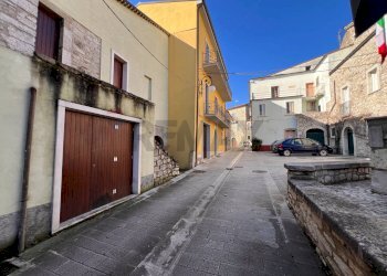 Edificio all\'aperto - Appartamento Via Vittori Emanule
 
37, Castelpagano - foto 3