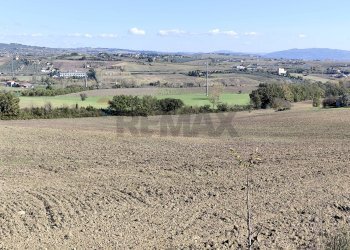 Vista delle montagne - Terreno agricolo VIA DEI MERCURI, Benevento - foto 5