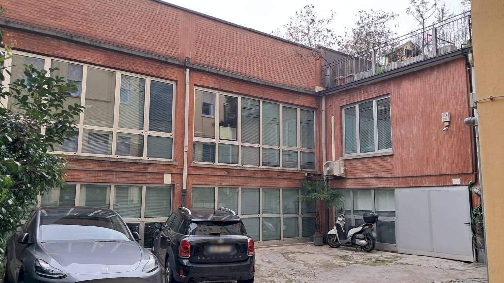 Facciata - Office via Vespri Siciliani, Milano (neighborhood Giambellino) - photo 3