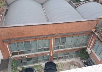 Facciata - Ufficio via Vespri Siciliani, Milano (zona Giambellino) - foto 1