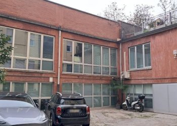 Facciata - Ufficio via Vespri Siciliani, Milano (zona Giambellino) - foto 3