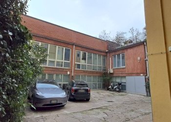 Cortile interno - Ufficio via Vespri Siciliani, Milano (zona Giambellino) - foto 4