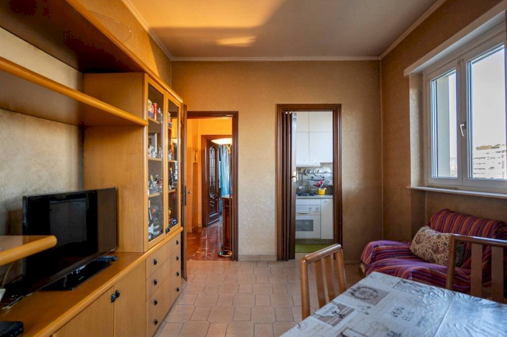 Salone - Quadrilocale corso Traiano, 69, Torino (zona Lingotto) - foto 2