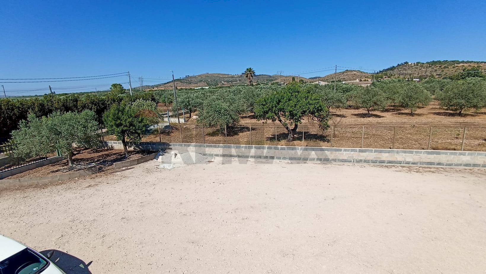 Vista delle montagne - Locale Commerciale piano dell'acqua
snc, Chiaramonte Gulfi - foto 2