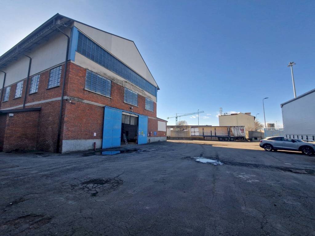 Facciata - Shed via Triboniano, Milano (neighborhood Musocco) - photo 3